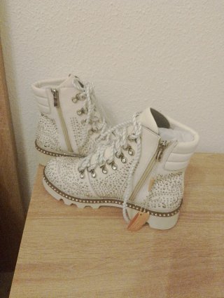 Botas Alma en Pena T38 Tachuelas Blancas