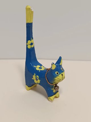 Figuras de gatos de madera pintada