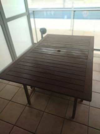 Mesa de madera para interior/exterior