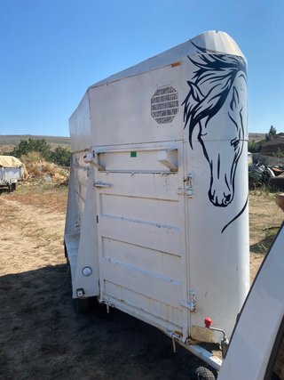 Remolque para caballos blanco