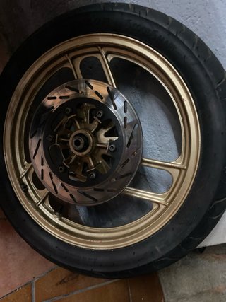 Llanta con neumático cámara y disco Yamaha tzr 125