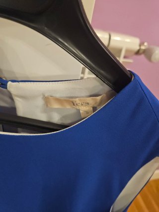 Blusa Yers Talla S Azul y Blanca Asimétrica