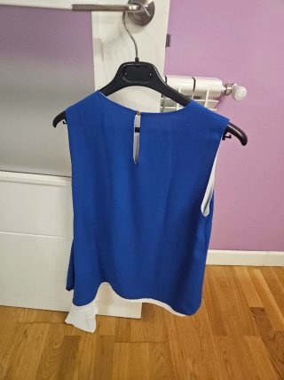 Blusa Yers Talla S Azul y Blanca Asimétrica
