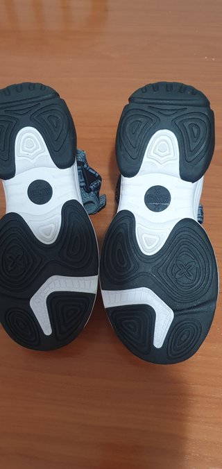 Sandalias Munich Gris y Blanco.nuevas
