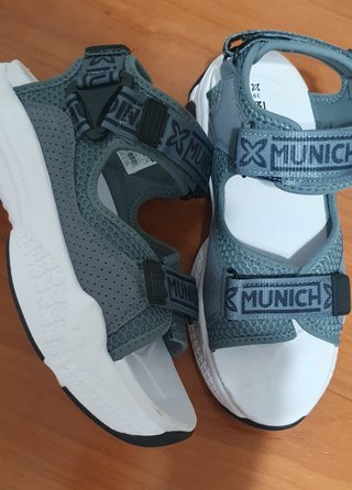 Sandalias Munich Gris y Blanco.nuevas
