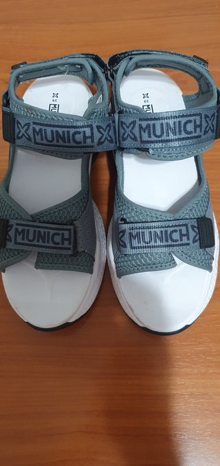 Sandalias Munich Gris y Blanco.nuevas
