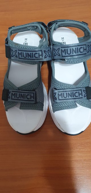 Sandalias Munich Gris y Blanco.nuevas
