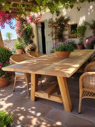 Mesa de comedor de madera de pino