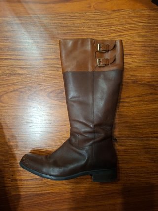 Botas altas de cuero marrones con hebillas