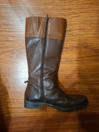 Botas altas de cuero marrones con hebillas