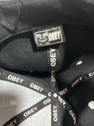 Gorra OBEY Negra y Gris Serpiente