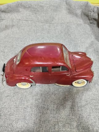 Maqueta Renault 4cv