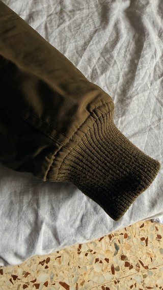 Chaqueta con capucha y pelo