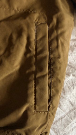 Chaqueta con capucha y pelo