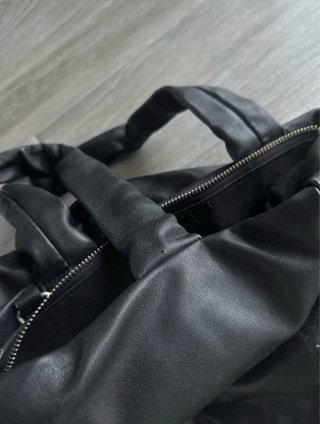 Bolso negro acolchado
