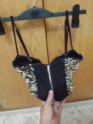 Top Bershka lentejuelas XS , pone una S !