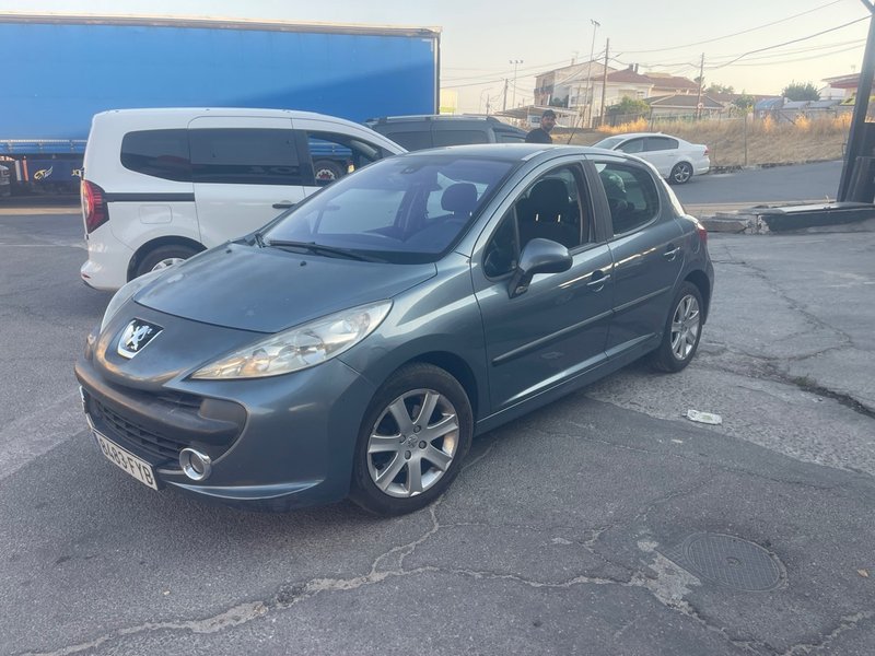 Peugeot 207 - foto 1