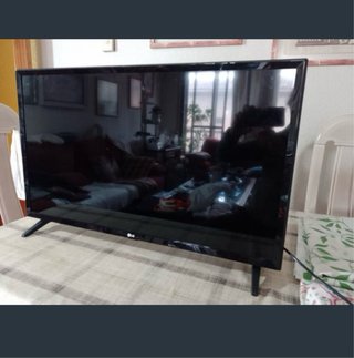 Televisor LG Negro Lo vendo por mudanza