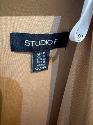 Vestido de fiesta Studio F dorado metalizado