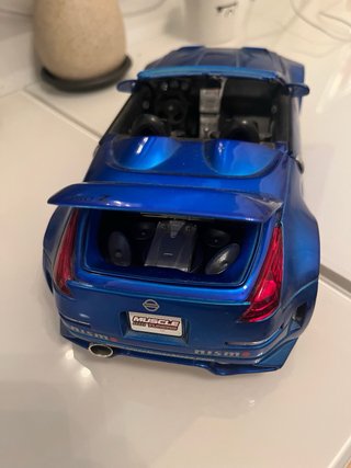 Nissan 350z 1/18 muscle machines