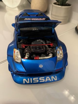 Nissan 350z 1/18 muscle machines
