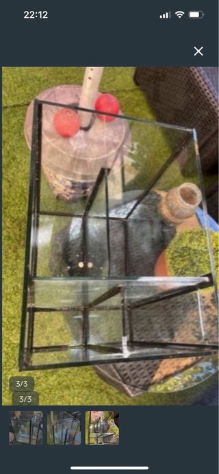 Acuario de cristal negro y transparente