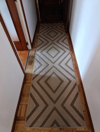 Alfombra de pasillo motivos geométricos