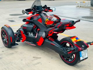 Can-Am Ryker Rally Trike Negro/Rojo