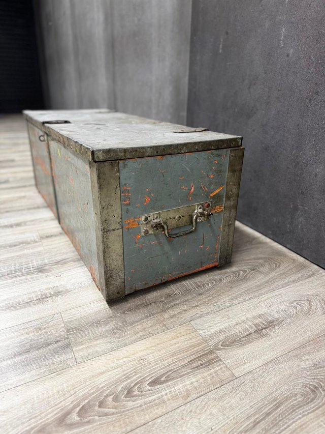 Baúl decorativo madera y metal