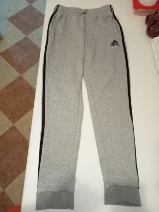 Pantalón Adidas Gris