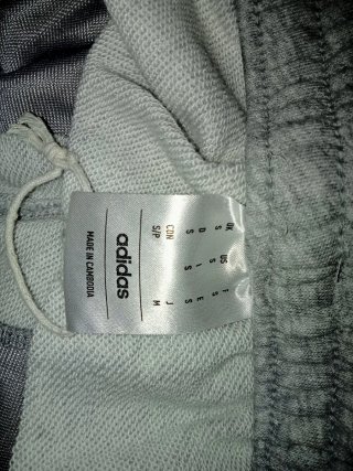 Pantalón Adidas Gris