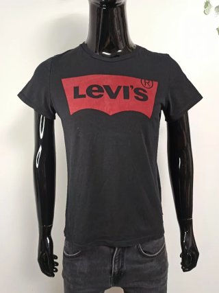 Camiseta Levi's Negra Logo Rojo