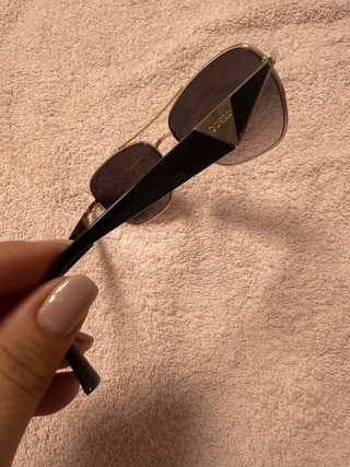 Gafas de sol Guess doradas y grises