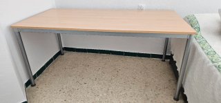 Mesa de oficina madera y metal