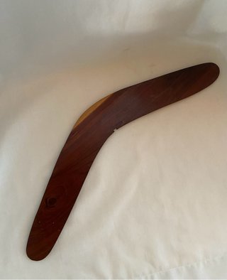 Boomerang vintage in legno intagliato