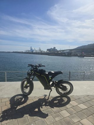 Bicicleta Eléctrica VSETT Negra y Amarilla