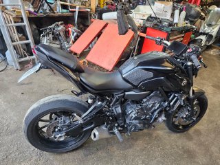 Yamaha mt07 siniestrada averiada golpe rota