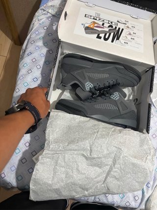 Sneakers Jordan Grigie e Nere