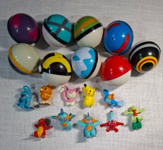 Bolas y Figuras Pokémon 2001