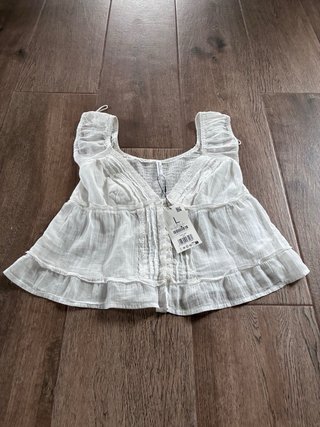 Blusa blanca con etiqueta talla L