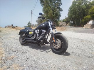 Harley Davidson Dyna FatBob Negra