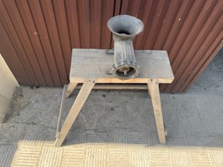 Picadora de carne manual antigua