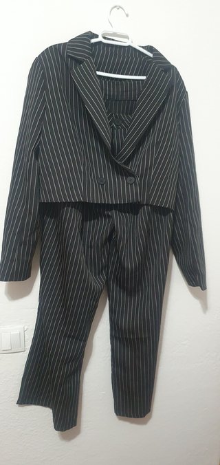 Traje de chaqueta y pantalón a rayas