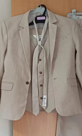 Traje de niño beige Talla M para niño de 12 oh 13