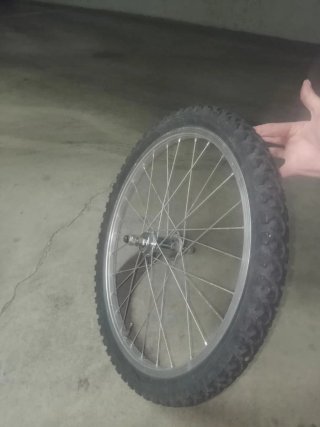 Rueda completa de aluminio seminuevo