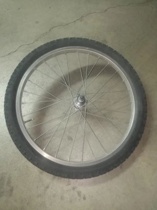 Rueda completa de aluminio seminuevo
