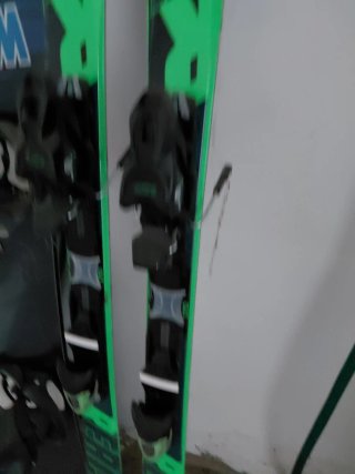 Esquís Rossignol con fijaciones