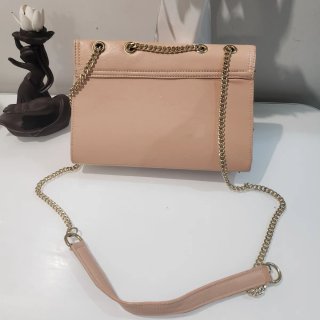Pochette cipria con fiori bianchi