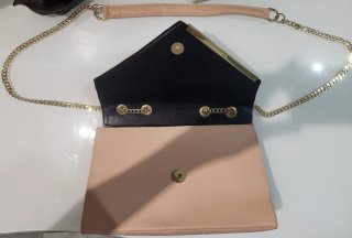 Pochette cipria con fiori bianchi