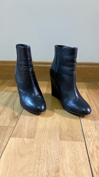 Botines de cuña negros para mujer
